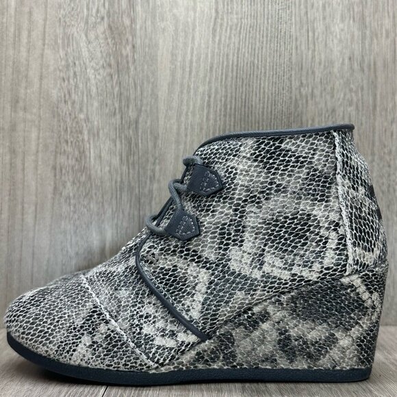 Toms Booties Womens Size 6.5 Kala Wedge Ankle Mid Heel Lace Up Snakeskin Gray - Picture 3 of 12